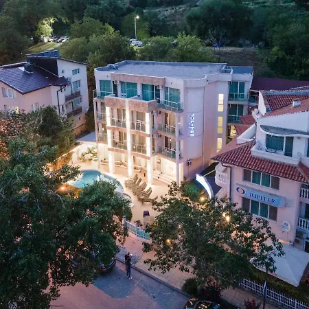 Family Hotel Jupiter Hotel 3*